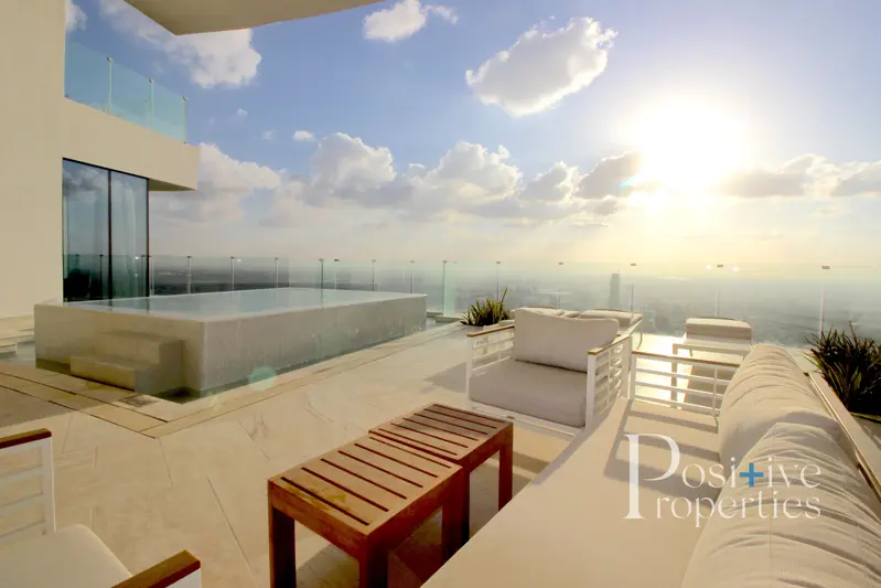 price-drop-private-pool-amazing-view.webp