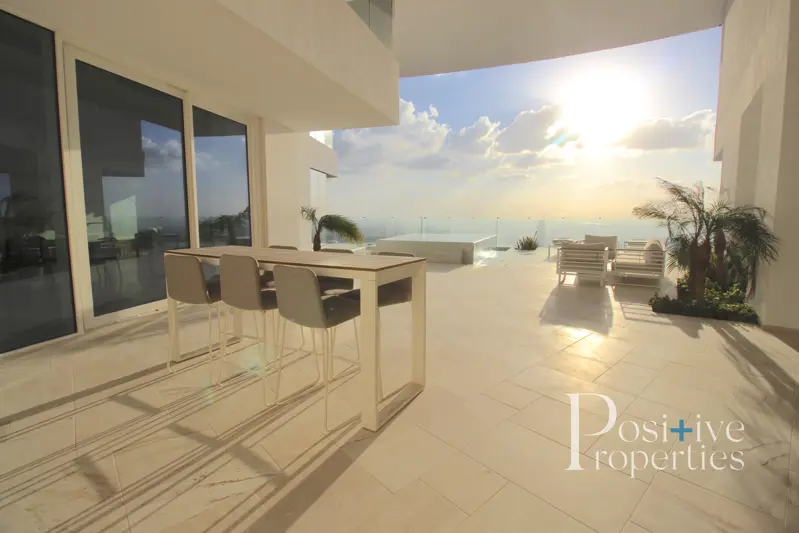 price-drop-private-pool-amazing-view.webp