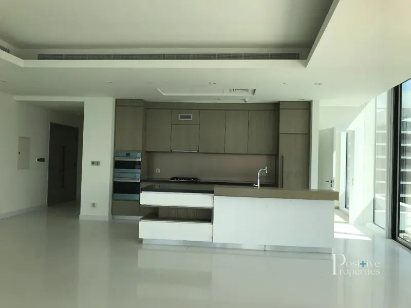 priced-to-sell-luxury-living-beachfront-penthouse.webp