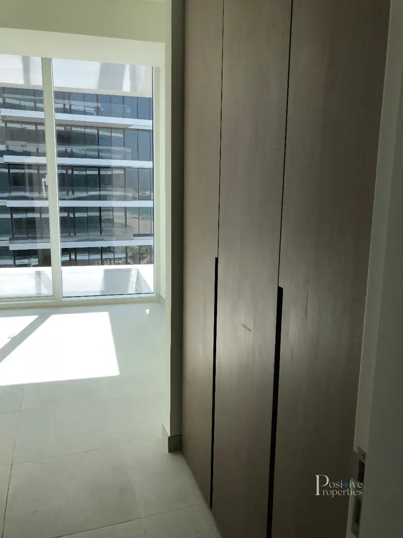 priced-to-sell-luxury-living-beachfront-penthouse.webp