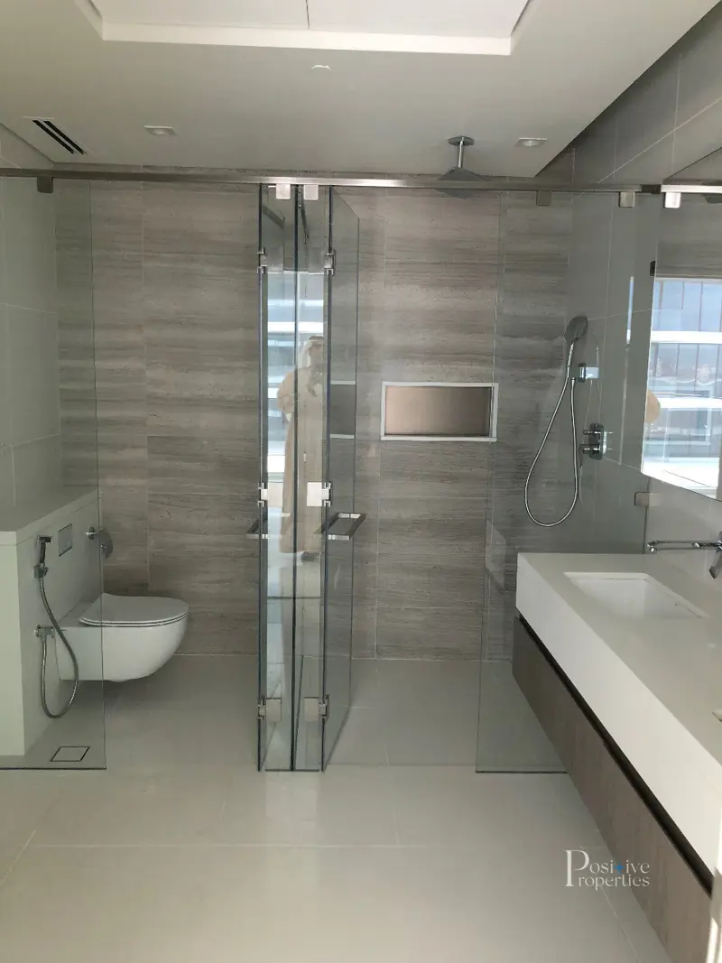priced-to-sell-luxury-living-beachfront-penthouse.webp