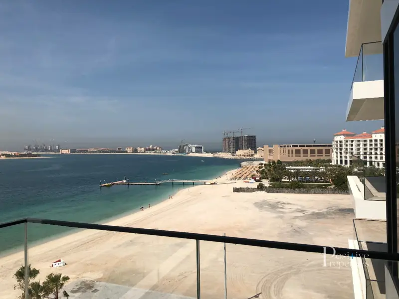 priced-to-sell-luxury-living-beachfront-penthouse.webp