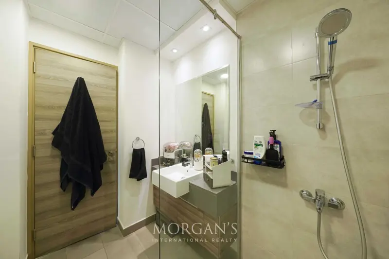 rented-five-hotel-view-unfurnished.webp