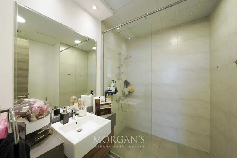 rented-five-hotel-view-unfurnished.webp