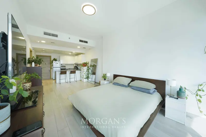 rented-five-hotel-view-unfurnished.webp