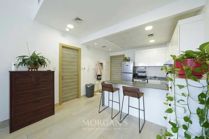 rented-five-hotel-view-unfurnished.webp