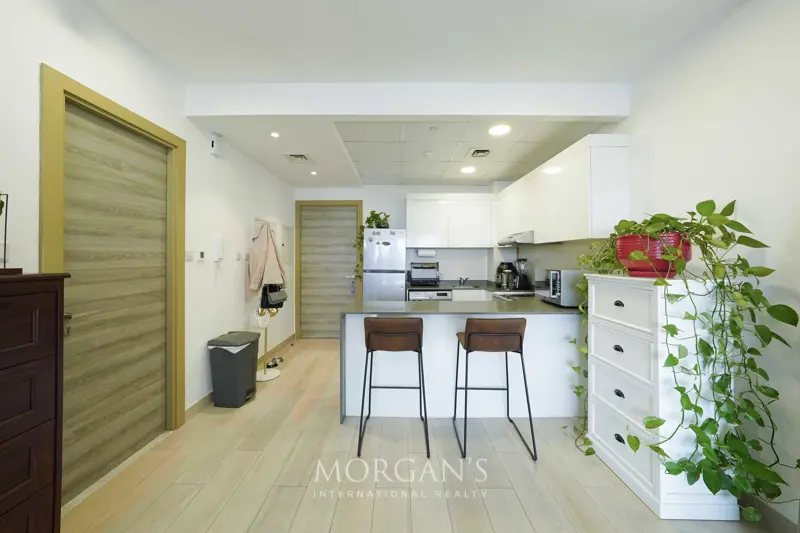 rented-five-hotel-view-unfurnished.webp