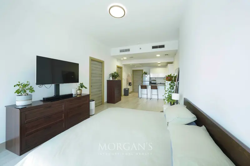 rented-five-hotel-view-unfurnished.webp