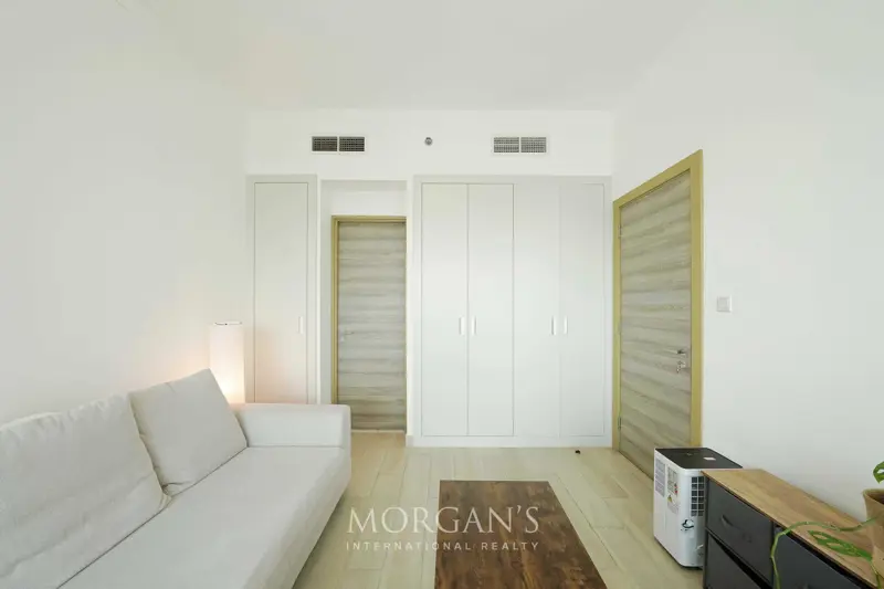 rented-five-hotel-view-unfurnished.webp