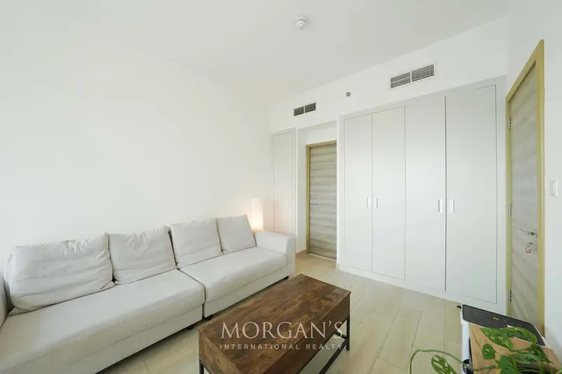rented-five-hotel-view-unfurnished.webp