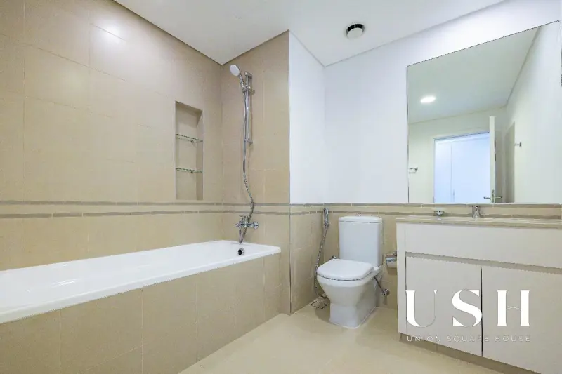 semi-close-kitchen-big-balcony-pool-view-1.webp