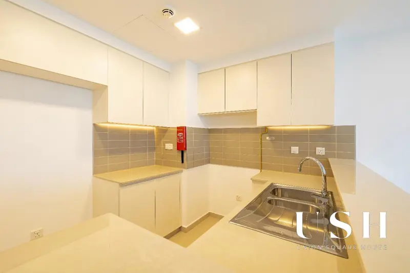 semi-close-kitchen-big-balcony-pool-view-1.webp