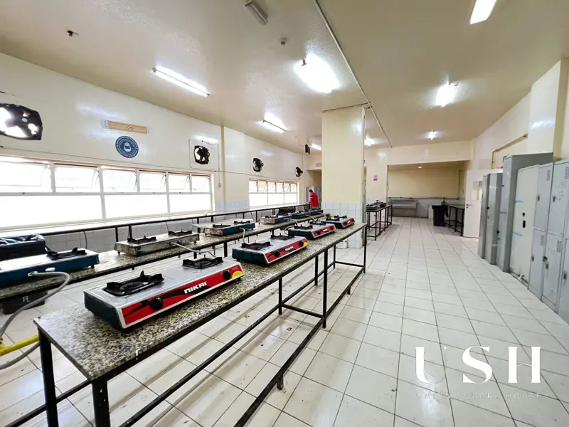 small-camp-10-rooms-6-person-near-grand-mall-1.webp