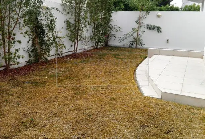 smart-five-bedroom-jumeirah-3-compound-villa-with-tennis-and-pool.webp