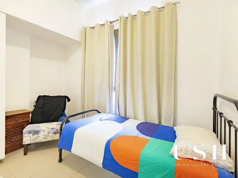 spacious-2-bedroom-vacant-full-boulevard-view-1.webp