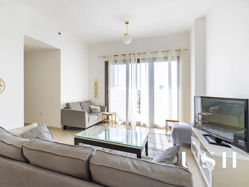 spacious-2-bedroom-vacant-full-boulevard-view-1.webp