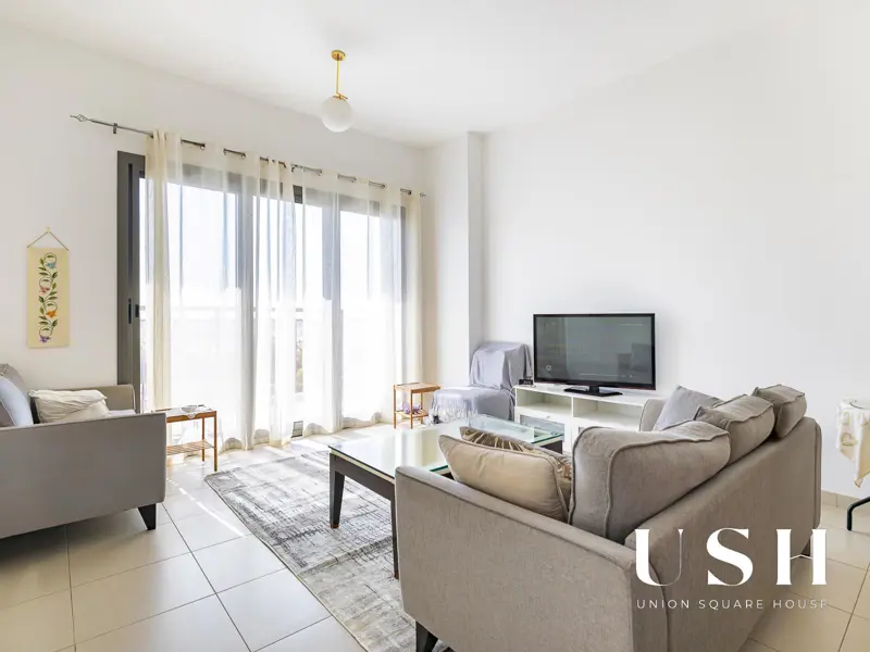 spacious-2-bedroom-vacant-full-boulevard-view-1.webp