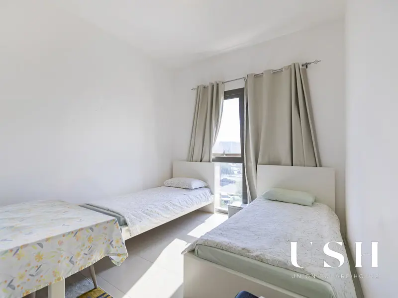 spacious-2-bedroom-vacant-full-boulevard-view-1.webp
