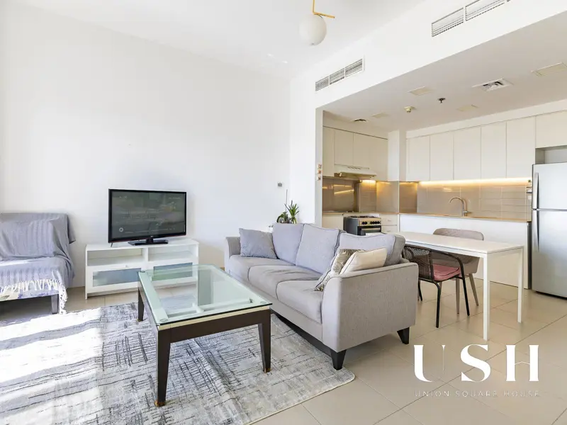 spacious-2-bedroom-vacant-full-boulevard-view.webp