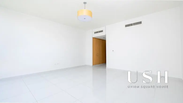 spacious-4brm-ready-to-move-in-prime-location.webp