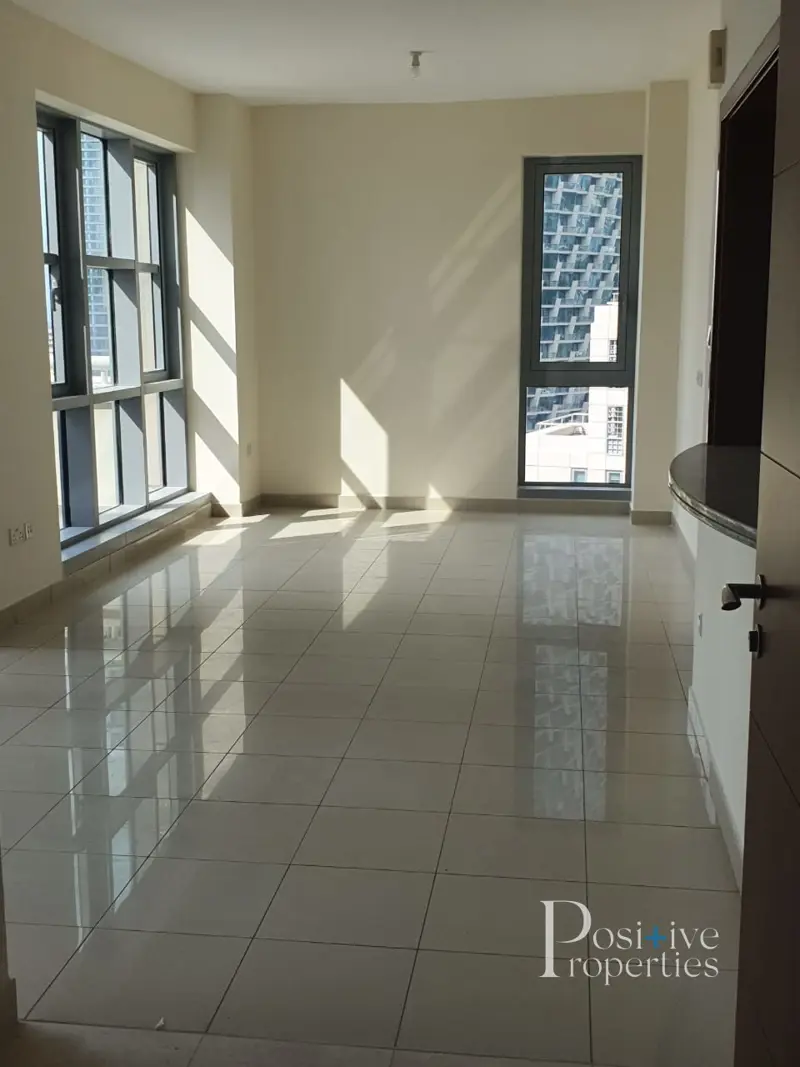 spacious-apartment-well-priced-available-now.webp