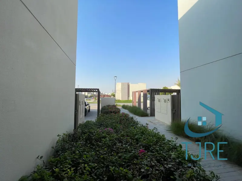 spacious-ground-floor-chiller-free-ready-to-move-1.webp