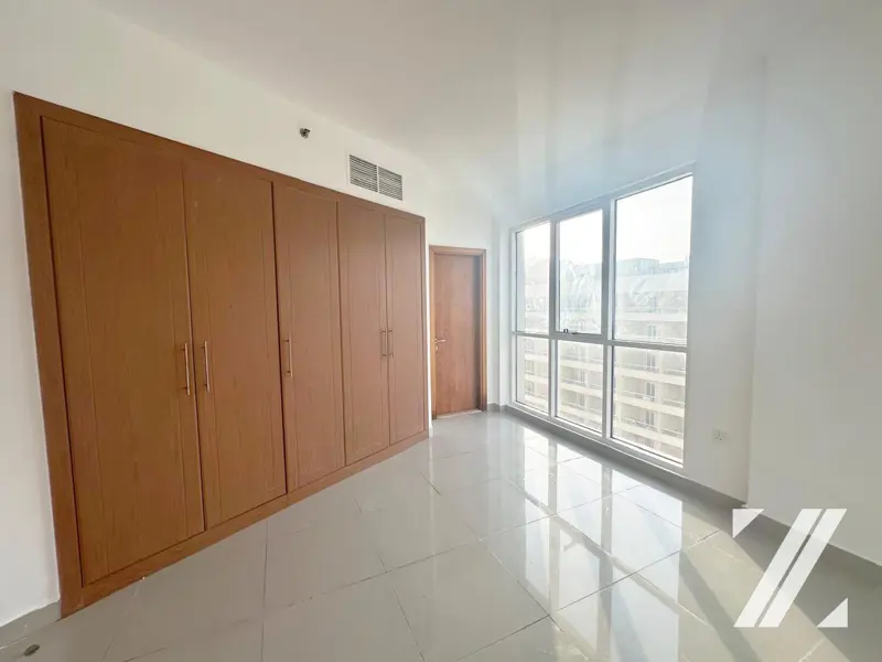 spacious-i-high-floor-i-rented.webp