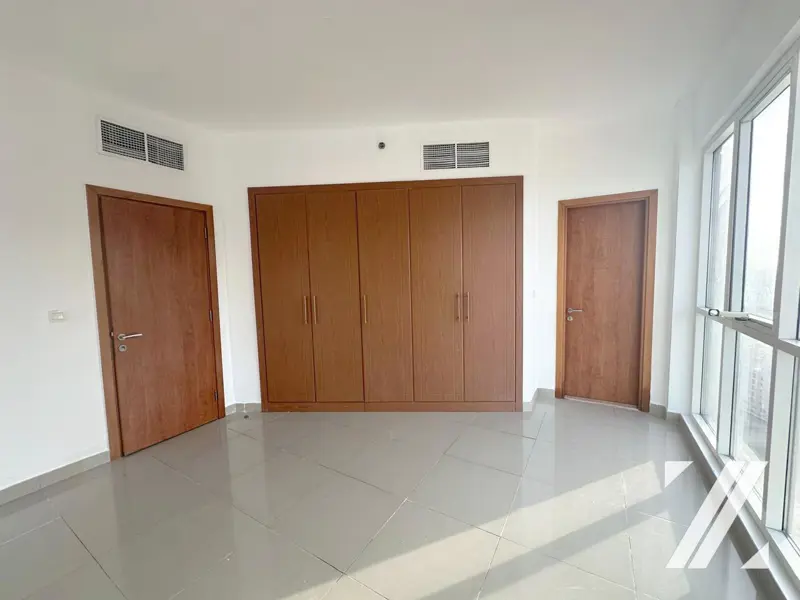 spacious-i-high-floor-i-rented.webp