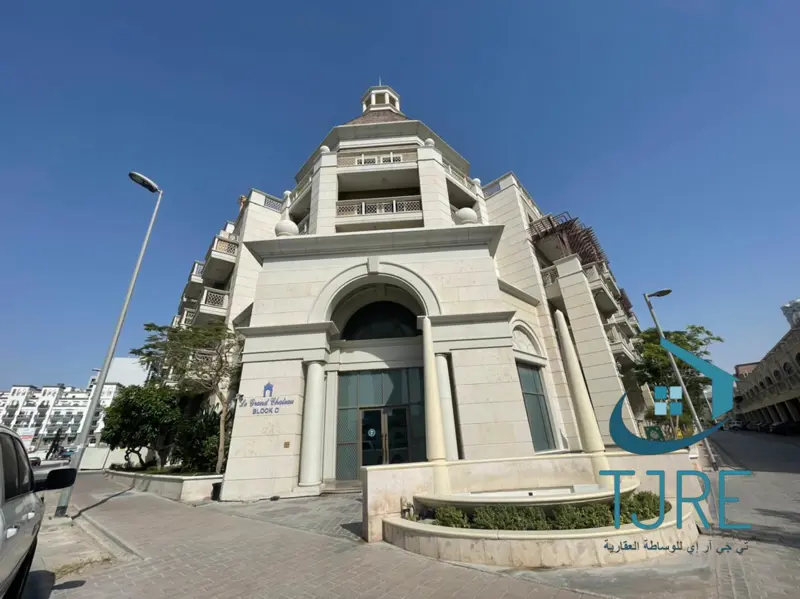 spacious-layout-elegant-1br-unfurnished-road-view.webp