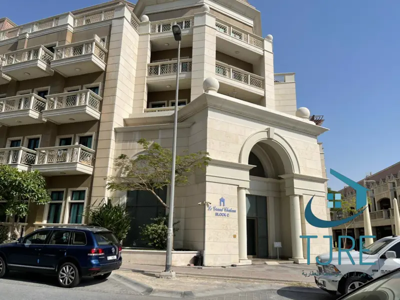 spacious-layout-elegant-1br-unfurnished-road-view.webp