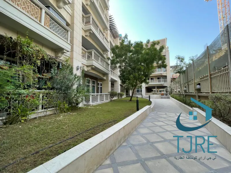 spacious-layout-elegant-1br-unfurnished-road-view.webp