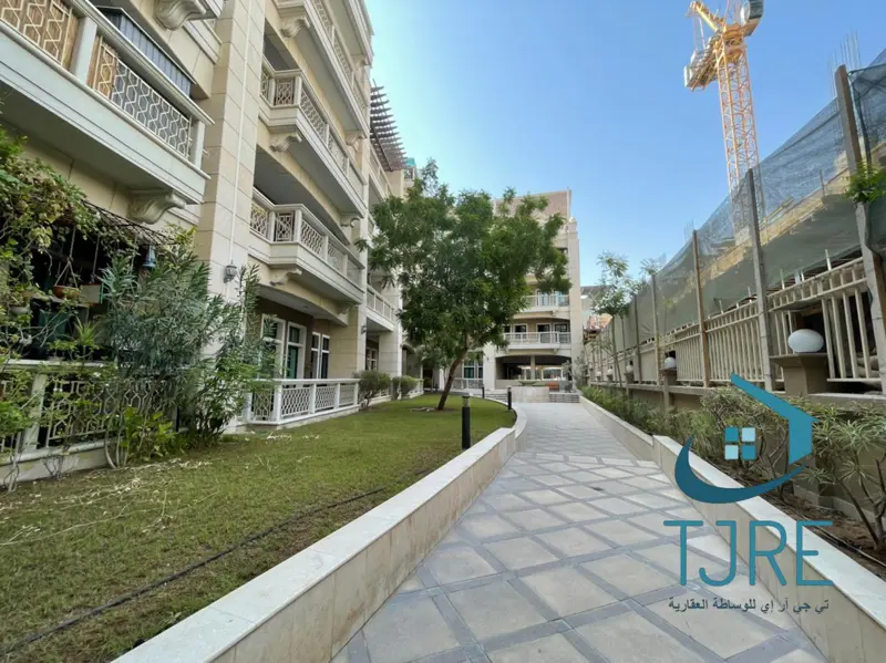 spacious-layout-elegant-1br-unfurnished-road-view.webp