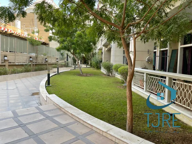 spacious-layout-elegant-1br-unfurnished-road-view.webp