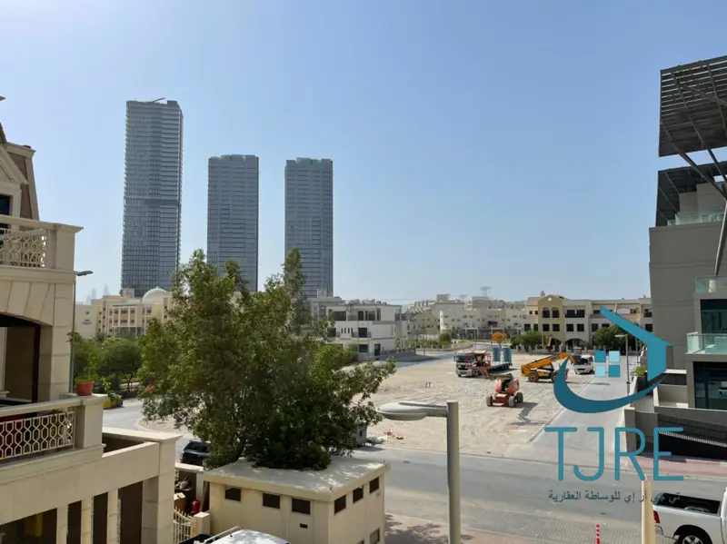 spacious-layout-elegant-1br-unfurnished-road-view.webp