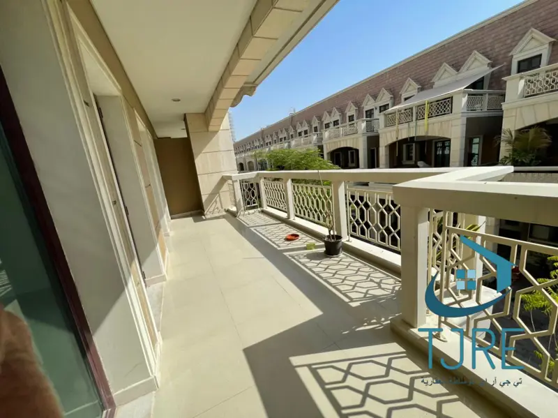 spacious-layout-elegant-1br-unfurnished-road-view.webp
