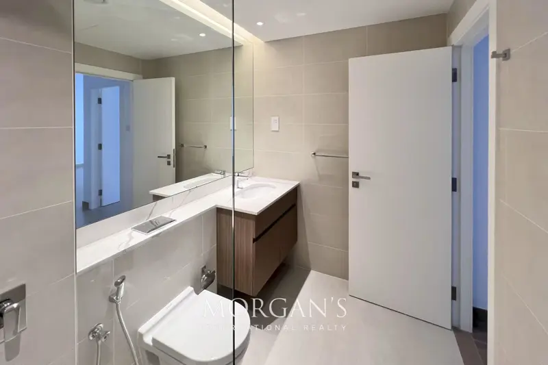 spacious-layout-unfurnished-vacant.webp