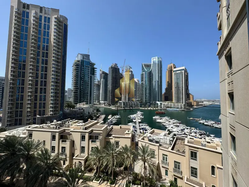spacious-marina-and-pool-view-chiller-free-1.webp
