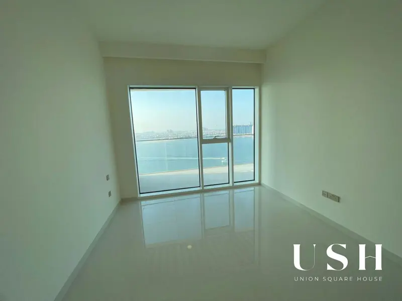 spacious-palm-sea-view-great-location-2.webp