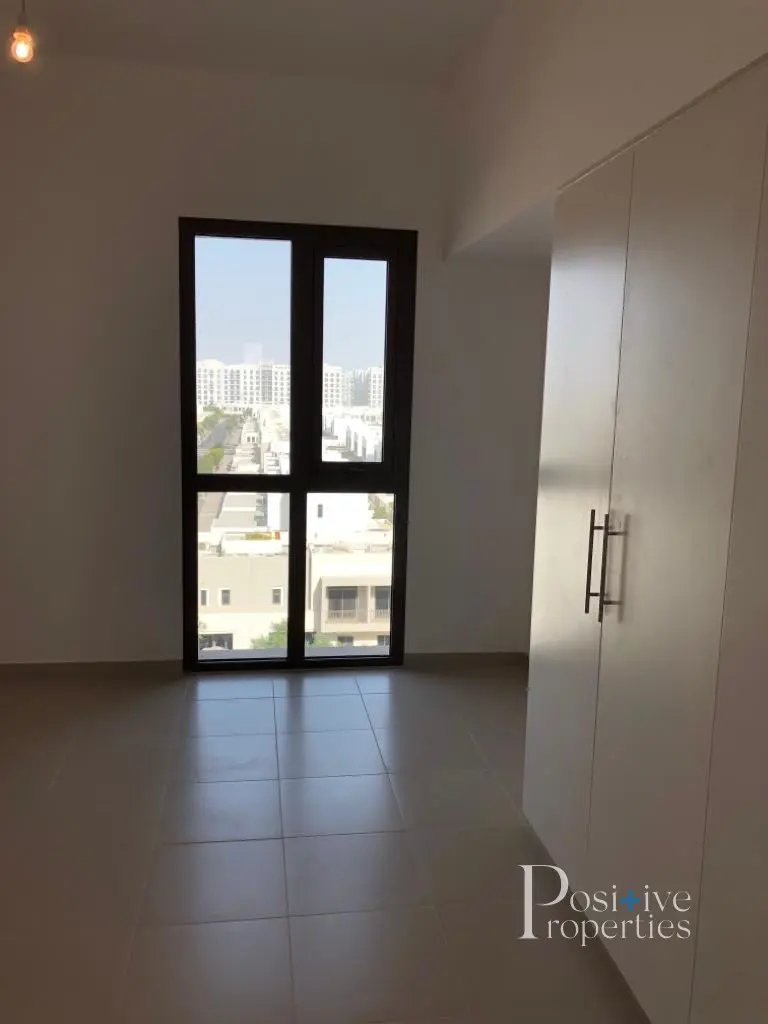 spacious-ready-move-in-overlooking-boulevard.webp