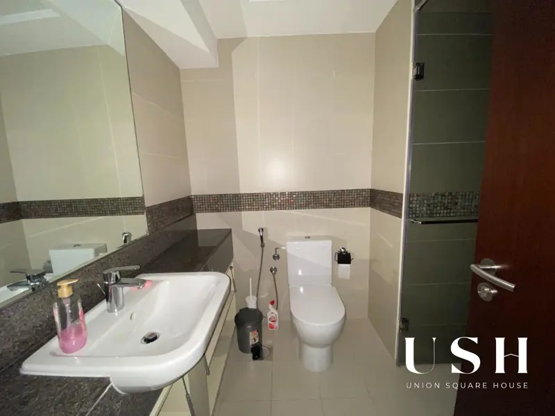 spacious-studio-rented-unit-pool-view-4.webp