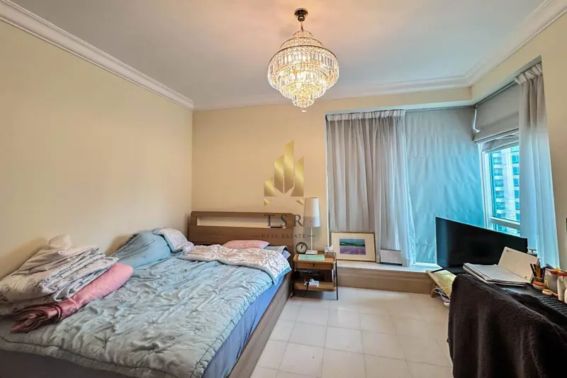 spacious-unit-marina-view-golf-course-view-1.webp