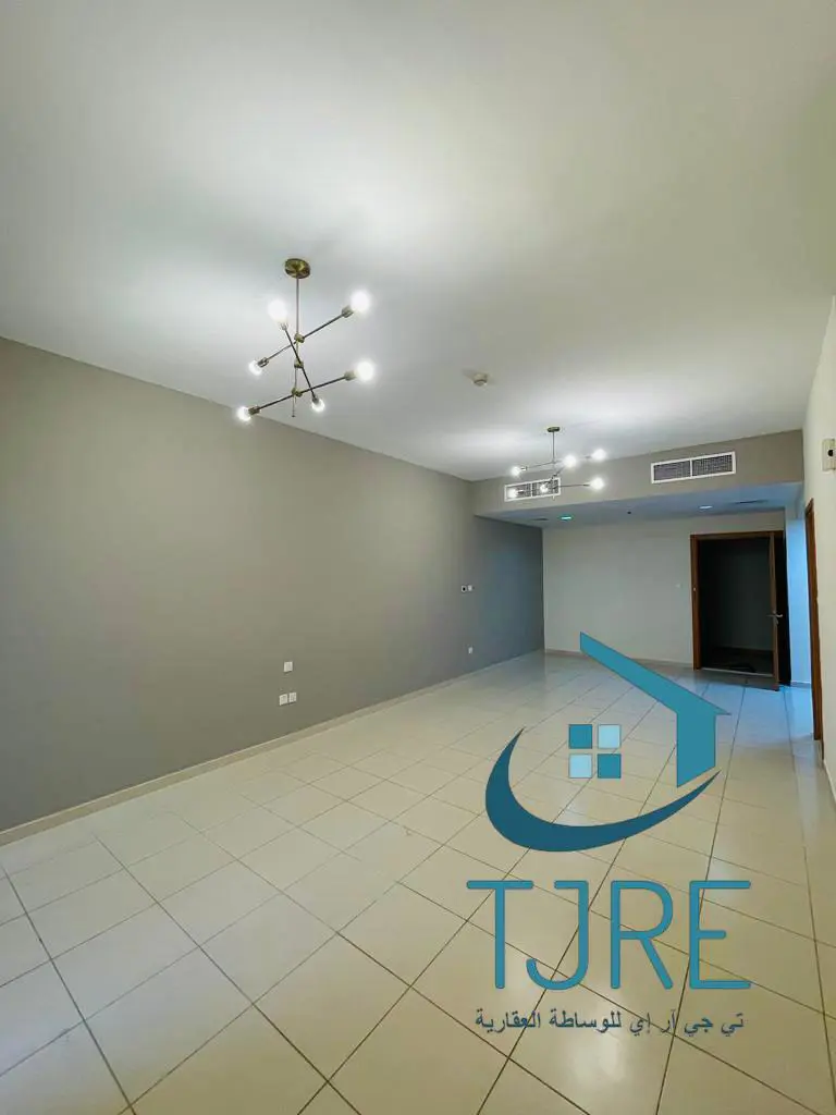 spacious-vacant-huge-lay-out-good-roi.webp