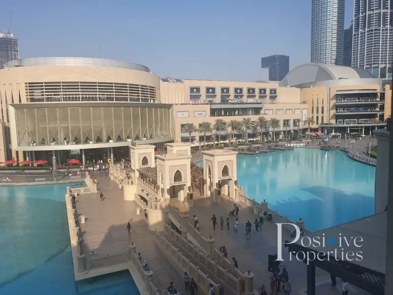 stunning-fountain-and-burj-khalifa-views.webp