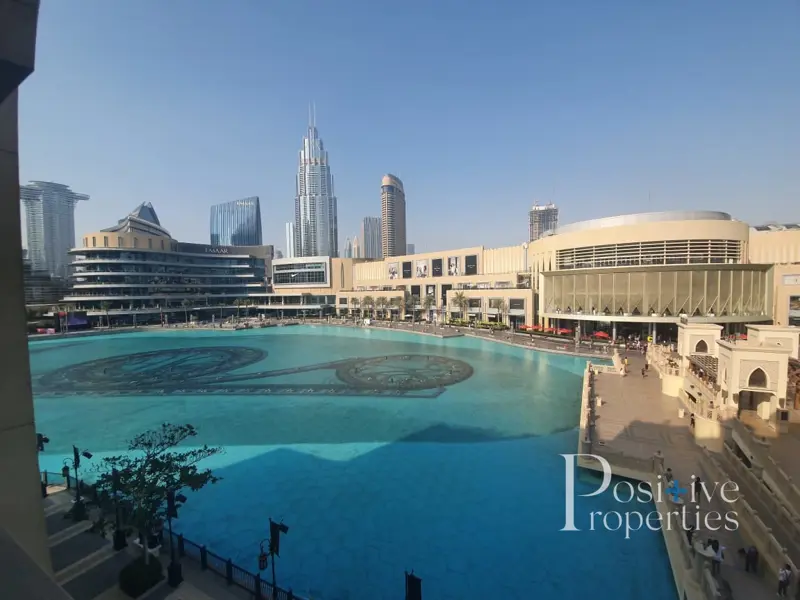 stunning-fountain-and-burj-khalifa-views.webp