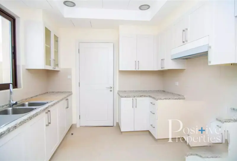 stunning-white-wood-corner-plot-brand-new..webp