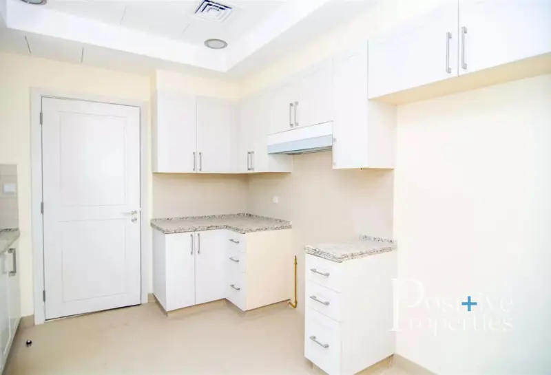 stunning-white-wood-corner-plot-brand-new..webp
