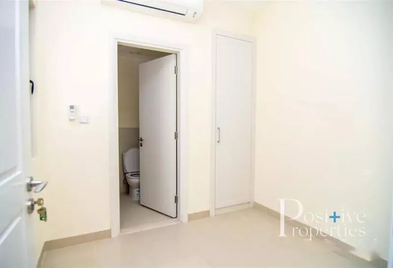 stunning-white-wood-corner-plot-brand-new..webp