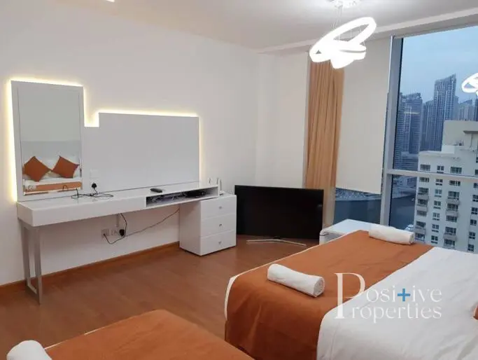 sun-splashed-skyline-penthouse-private-pool.webp