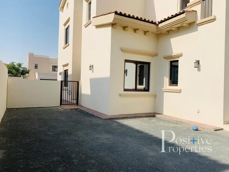type-2e-private-garden-well-maintained.webp