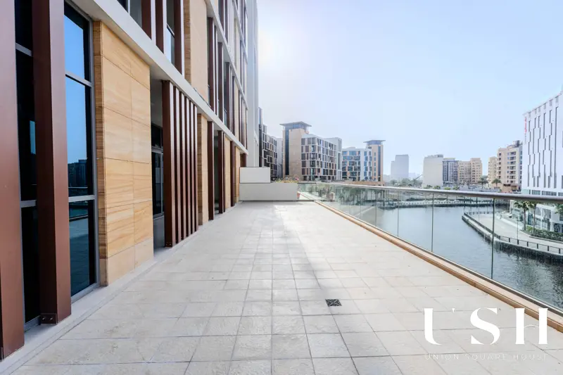unique-opportunity-largest-3br-full-canal-view-4.webp